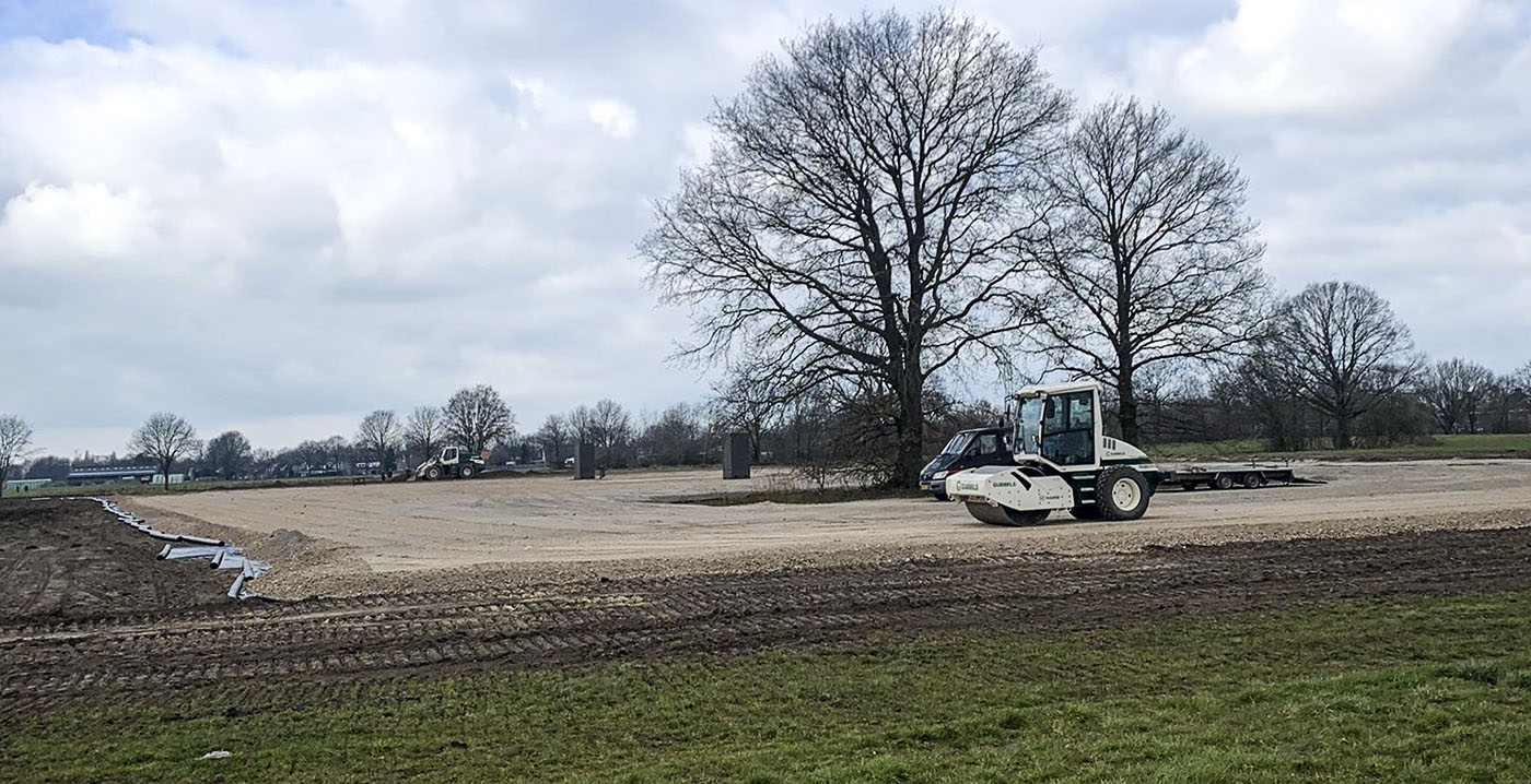 Parkeren op noodparkeerterrein Efteling gaat 12,50 euro kosten