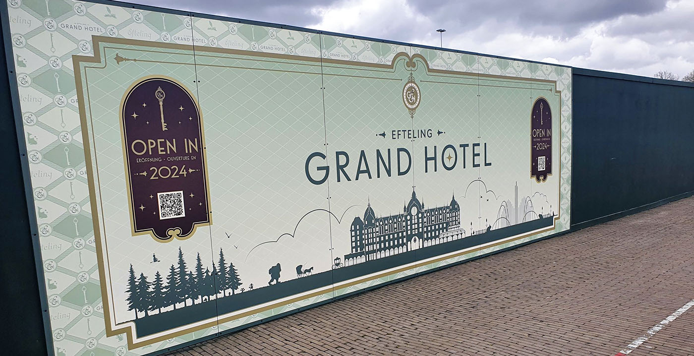 Aankondiging voor Efteling Grand Hotel verschijnt op bouwschutting