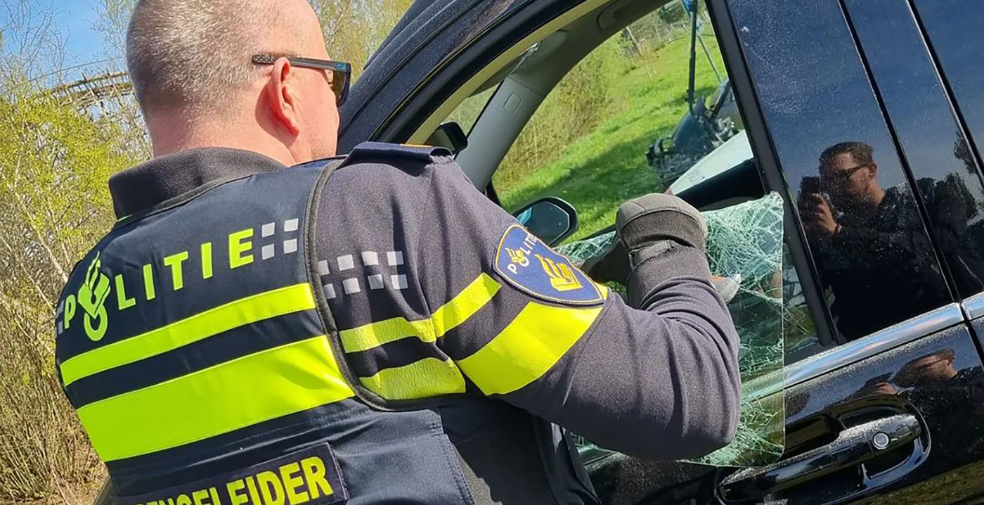 Teckels opgesloten in auto op parkeerplaats Toverland: 'Ongelofelijk'