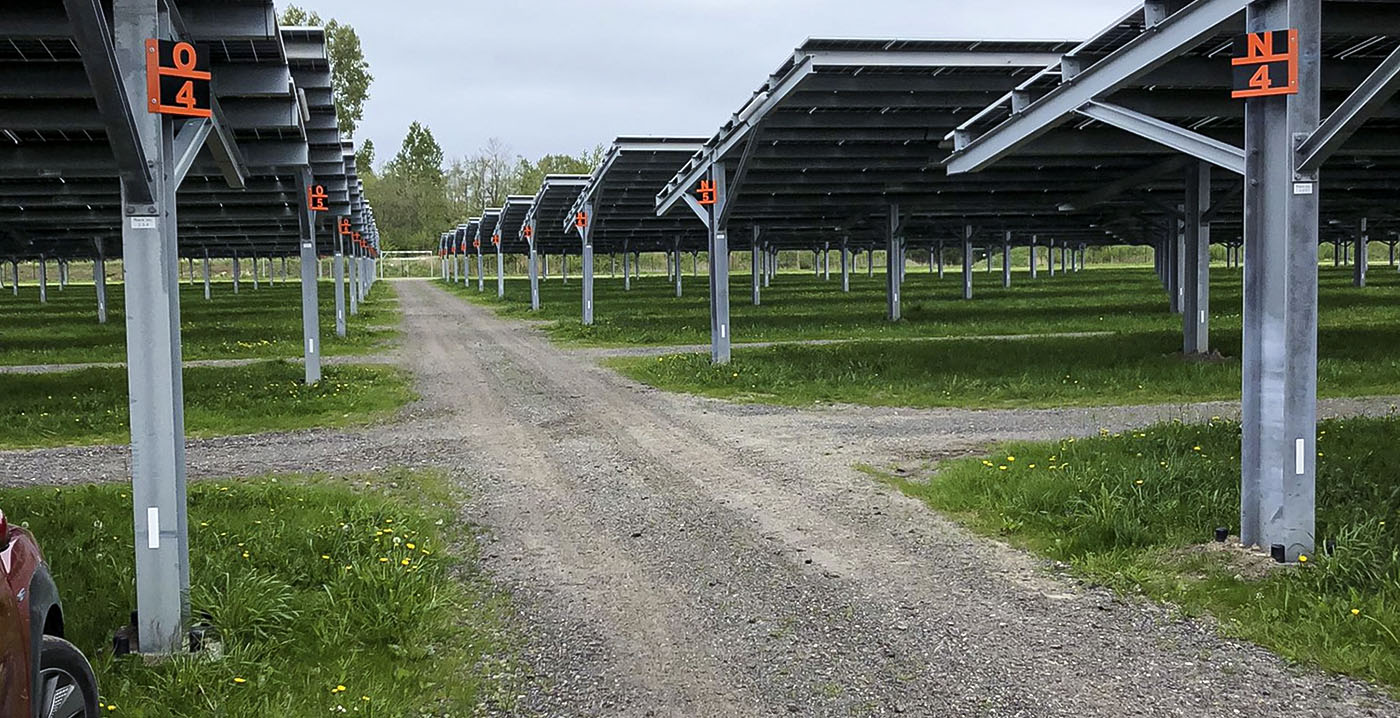 Zonnepanelen op parkeerplaats Walibi Holland officieel in gebruik