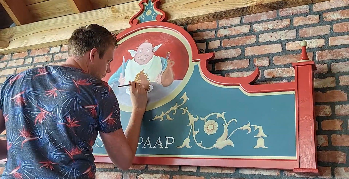 Video: creatieve fan maakt replica van nostalgisch Efteling-bord