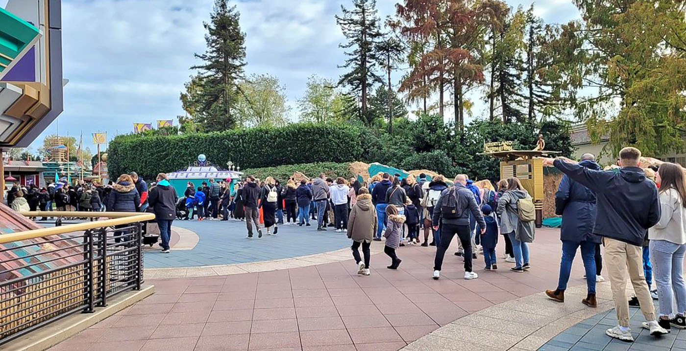 Disneyland Paris in de problemen door storing: attracties later open, pinnen onmogelijk