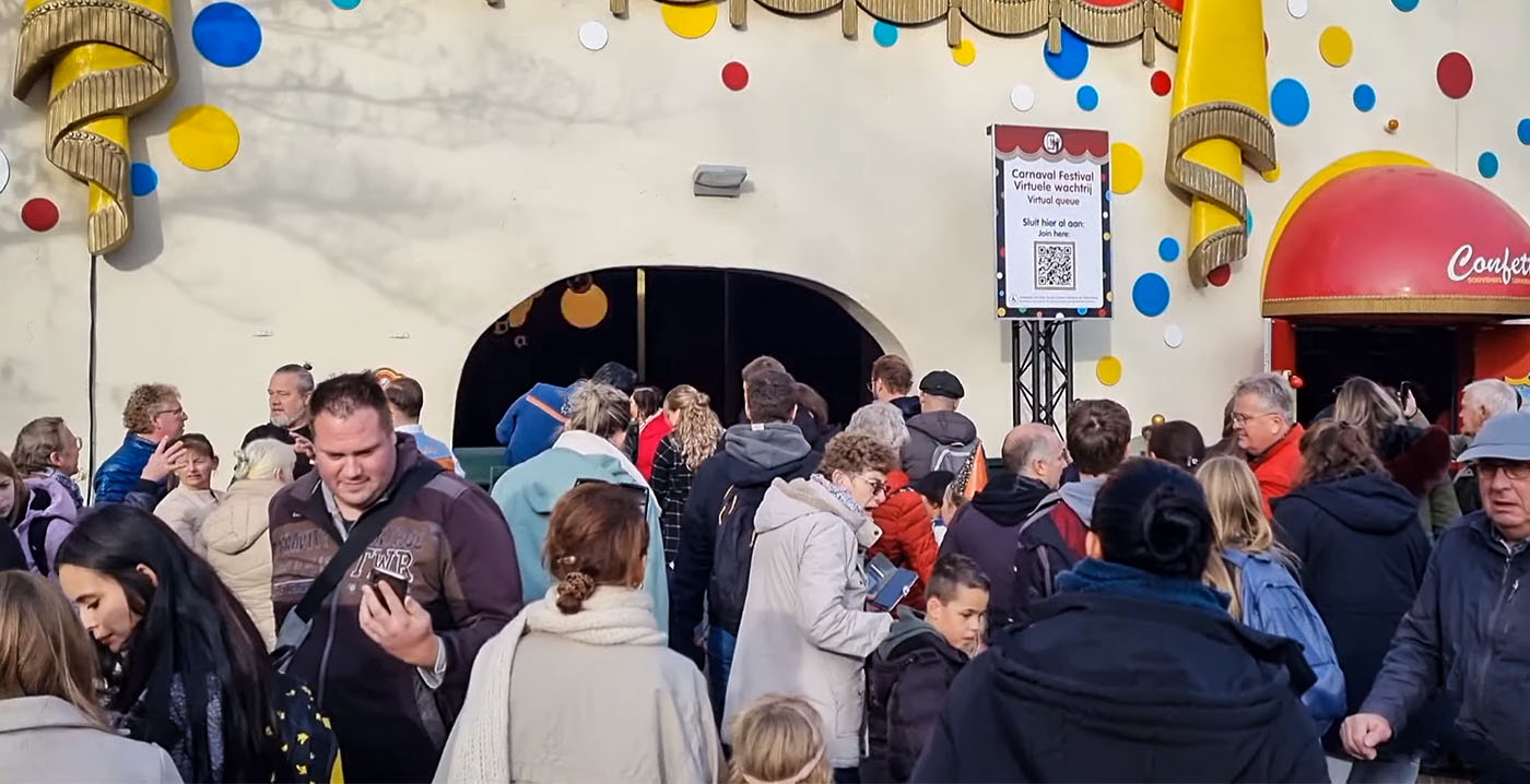 Foto's: Efteling dringt virtuele wachtrij op aan bezoekers