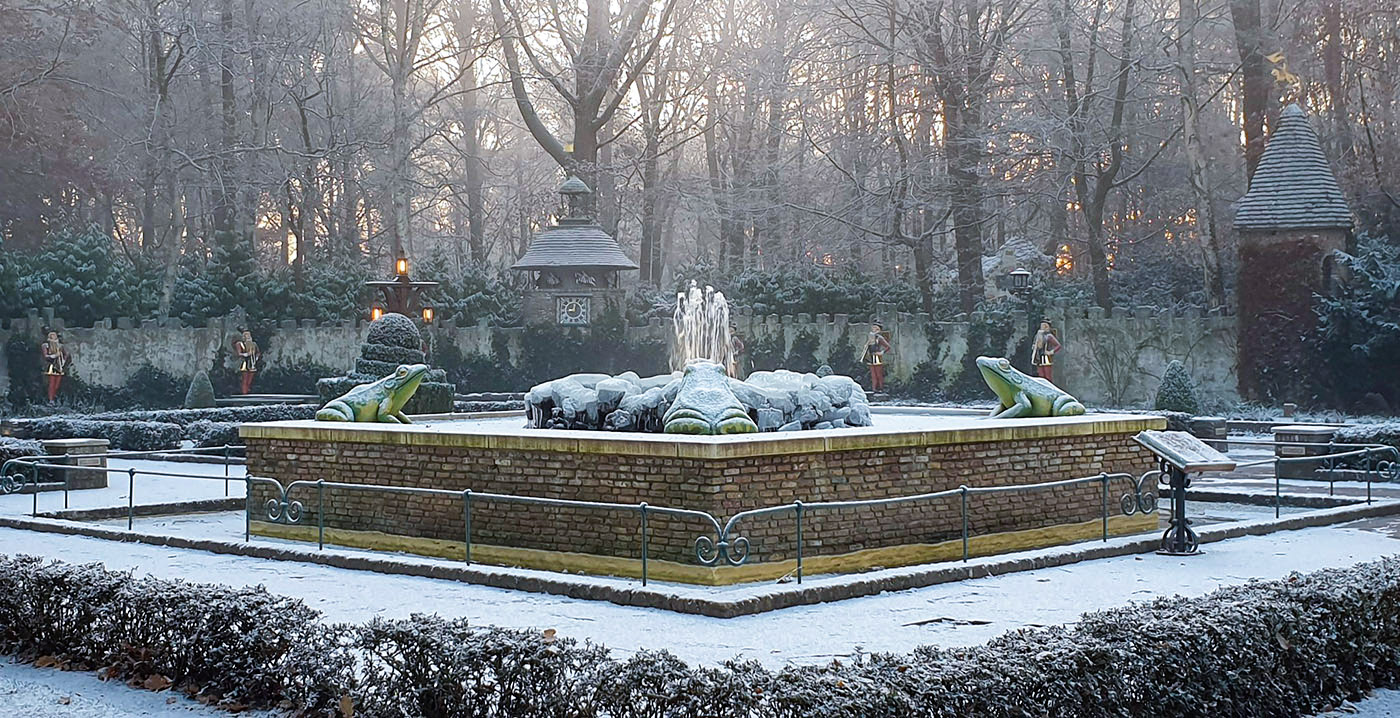 Dun laagje sneeuw zorgt voor sprookjesachtige Efteling-plaatjes