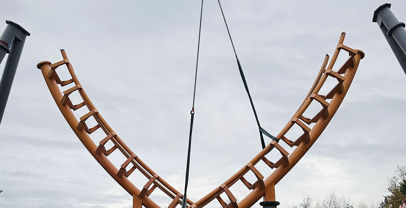 Foto's: Frans pretpark ontmantelt boomerang coaster voor onderhoud