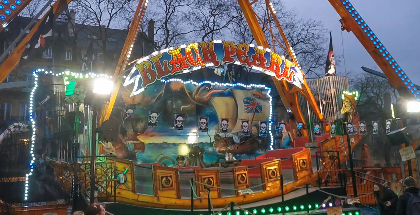 Bout valt uit piratenschip op de kermis: gemeente eist sluiting