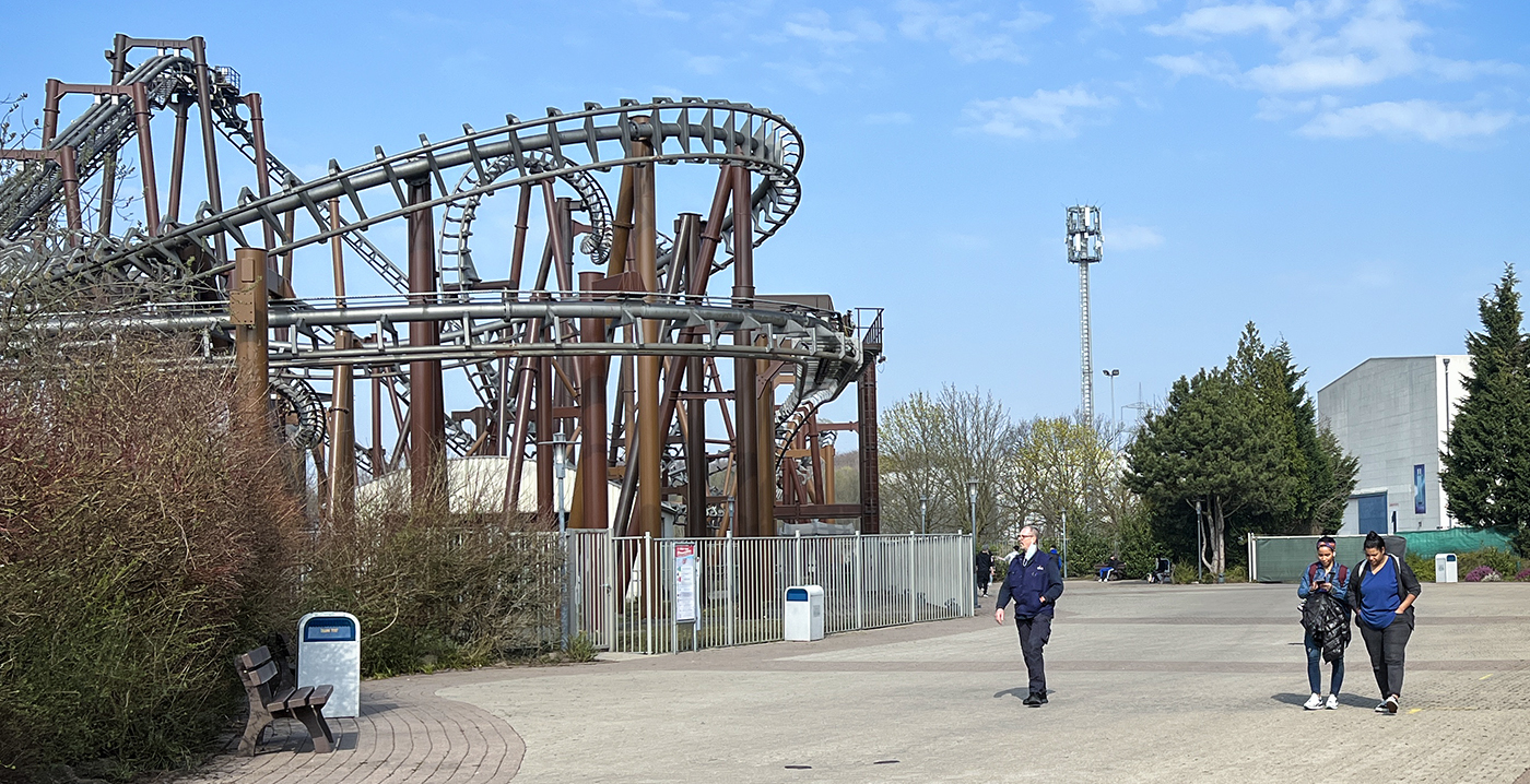 Hangende achtbaan in Movie Park Germany heet voortaan Iron Claw