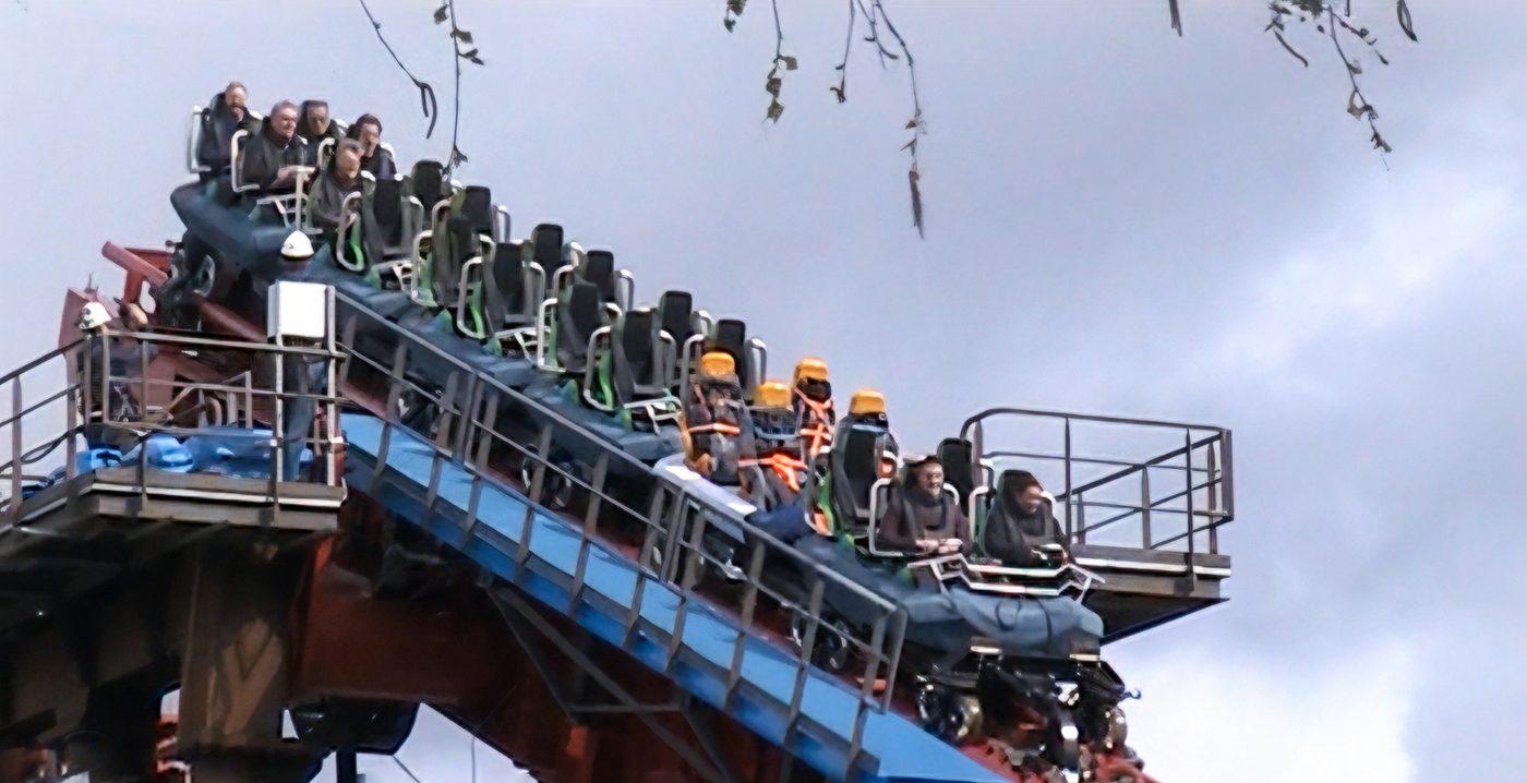 Video: attractiebouwer Vekoma test nieuwe tilt coaster met trein én passagiers