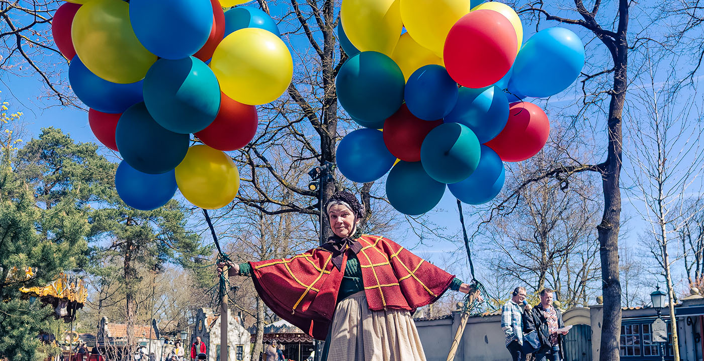 Efteling-icoon komt tot leven: Ballonnenvrouwtje te ontmoeten op Anton Pieckplein