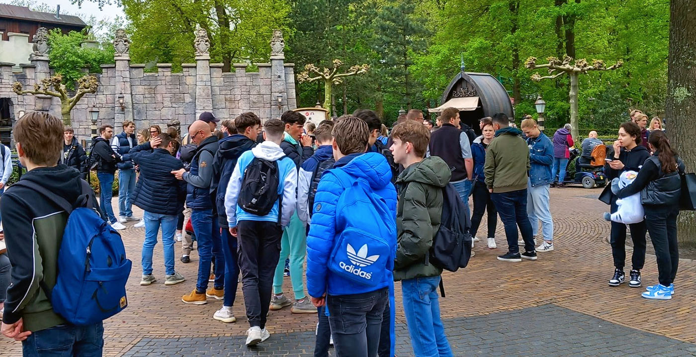 Efteling-medewerkster laat pubers excuses aanbieden na misbruiken mindervalidenpas