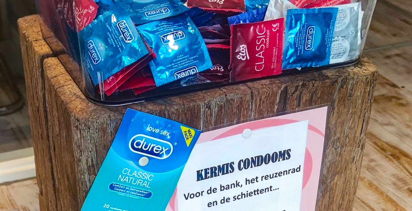 Noord-Hollandse huisarts deelt condooms uit voor de kermis: 'Leuk en veilig'