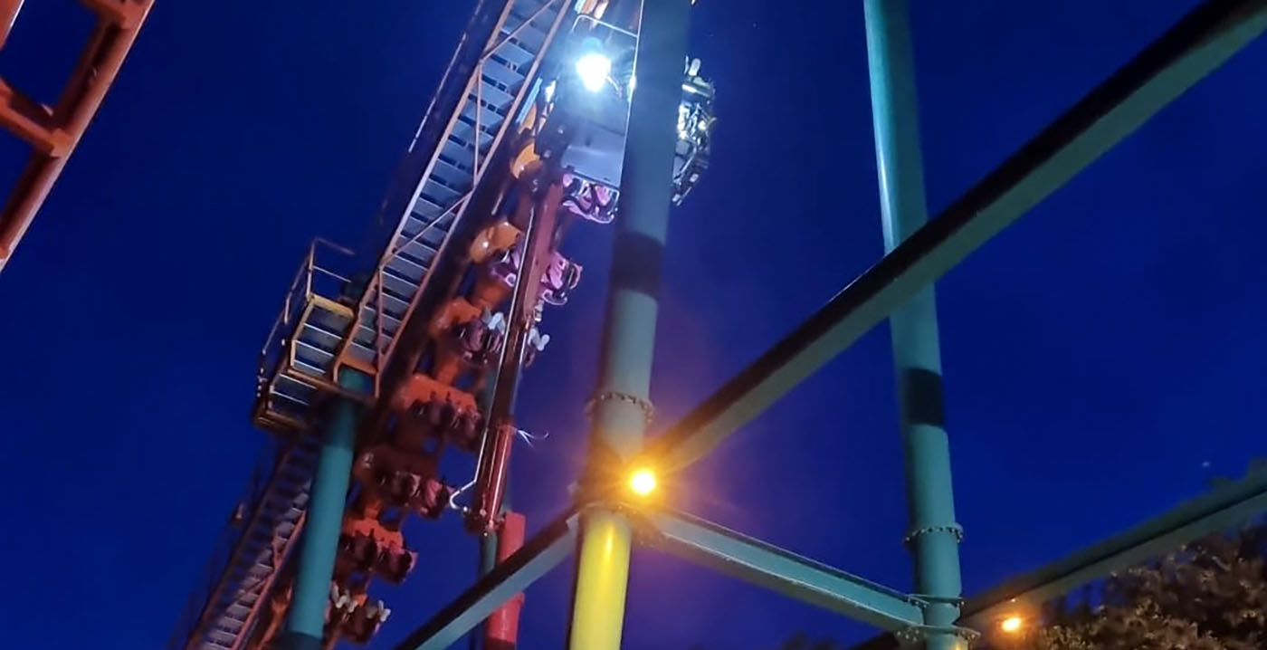 Foto's: calamiteitenoefening bij achtbaan Condor in Walibi Holland