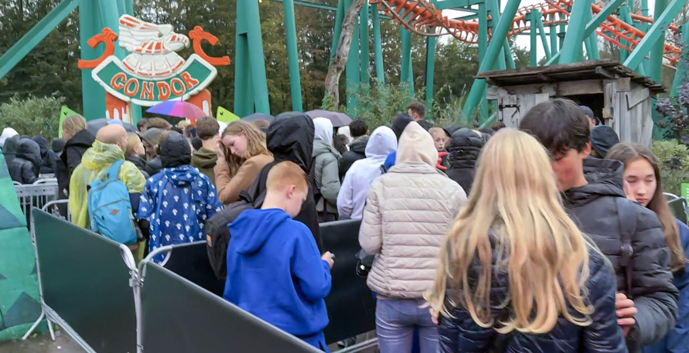 Gesloten attracties en uitpuilende wachtrijen: Fright Nights in Walibi piepen en kraken