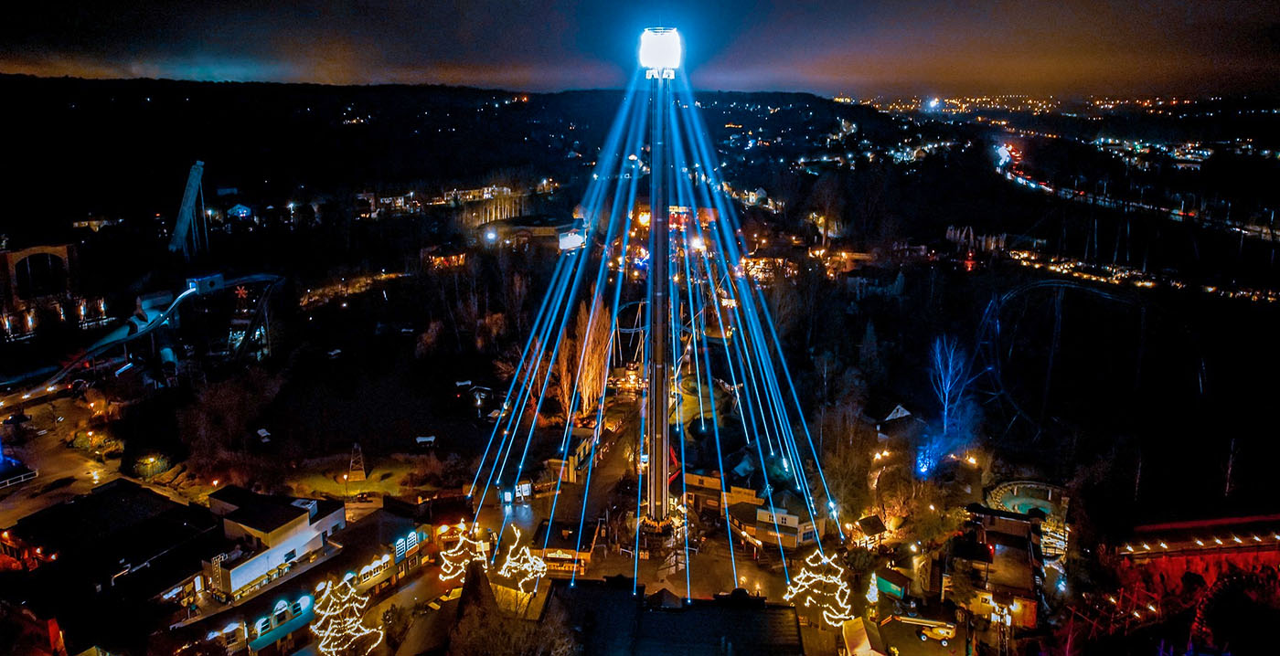 Lichteffect tovert vrijevaltoren Walibi Belgium om tot grootste kerstboom van het land