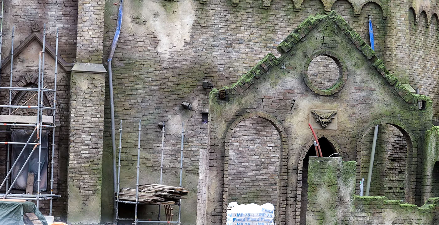 Foto's: exterieur van nieuwe Efteling-attractie Danse Macabre wordt steeds griezeliger