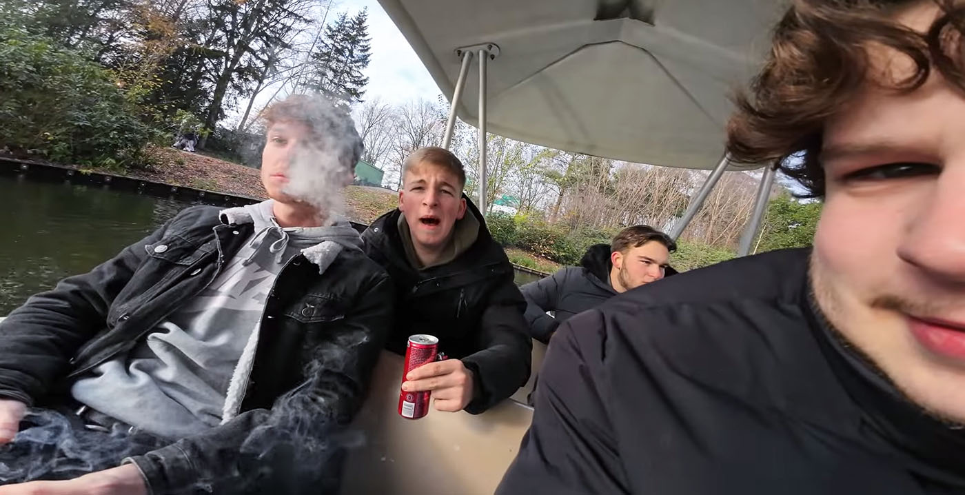Video: jongeren roken joint in Efteling-attractie