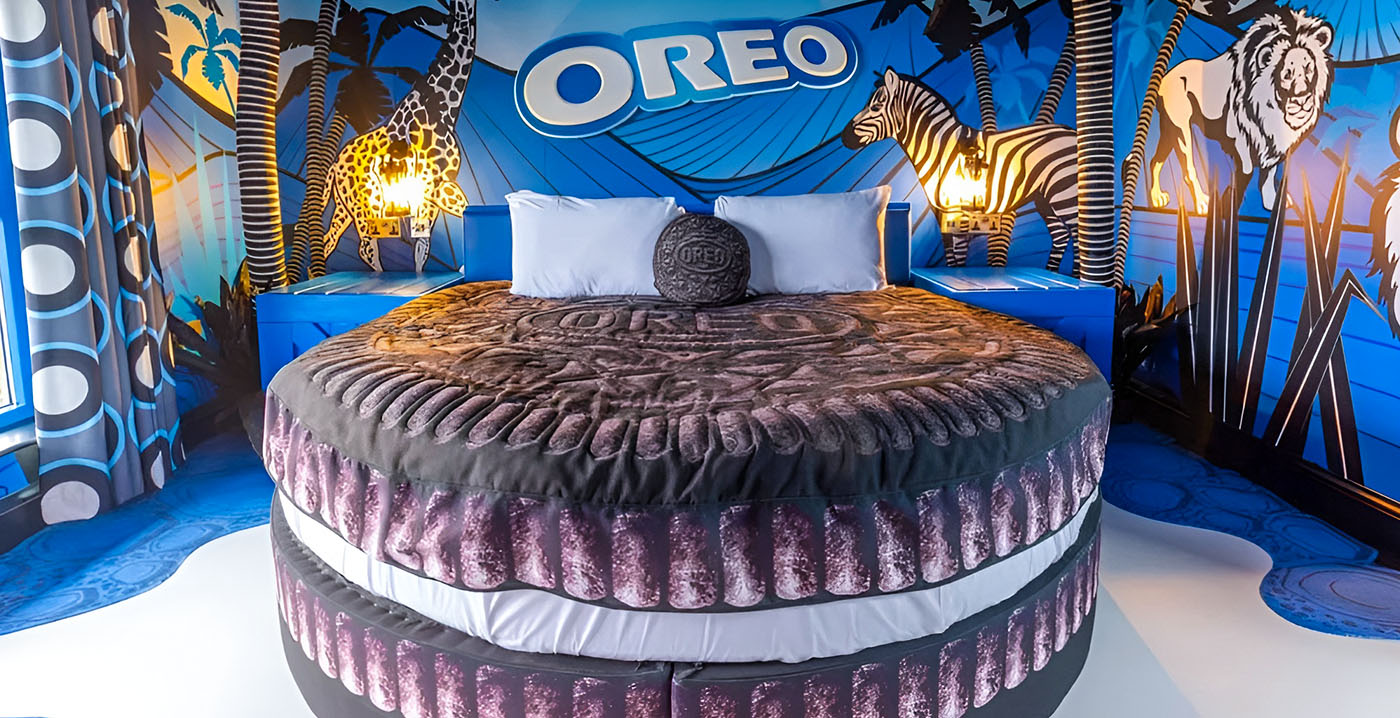 Slapen ín een Oreo-koekje: Engels pretpark opent hotelkamer voor Oreo-fans