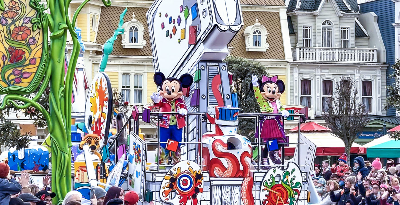 Disneyland Paris: medley van dertig Disney-hits in nieuwe show A Million Splashes of Colour