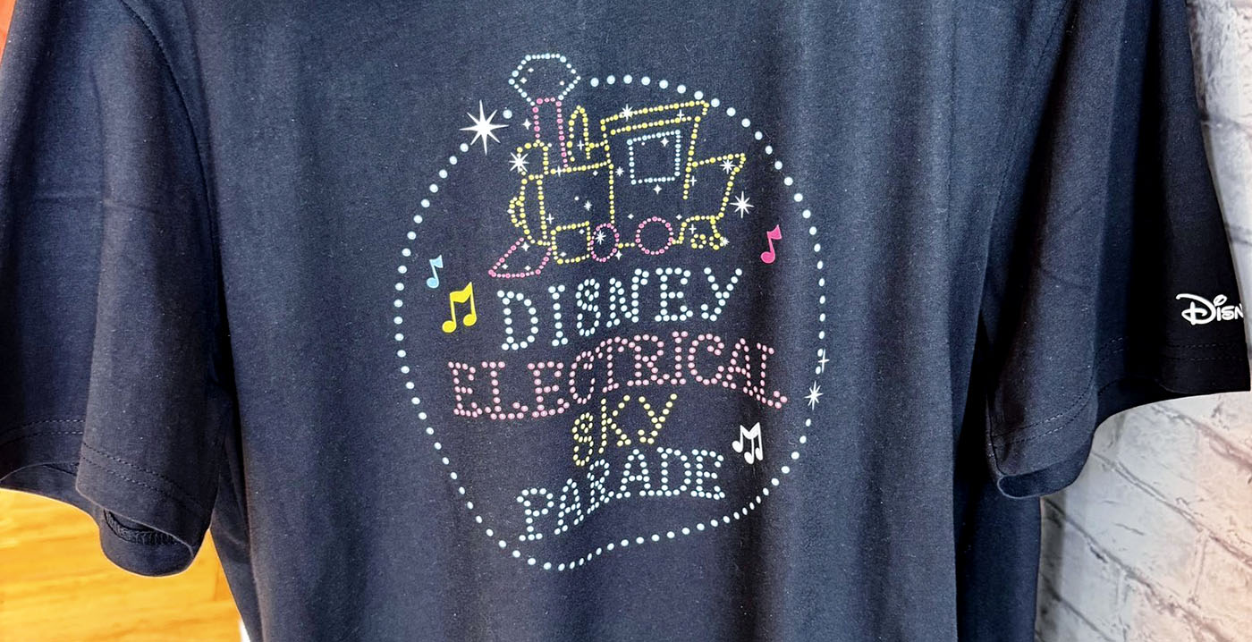 Disneyland Paris brengt shirt uit met logo van nieuwe droneshow