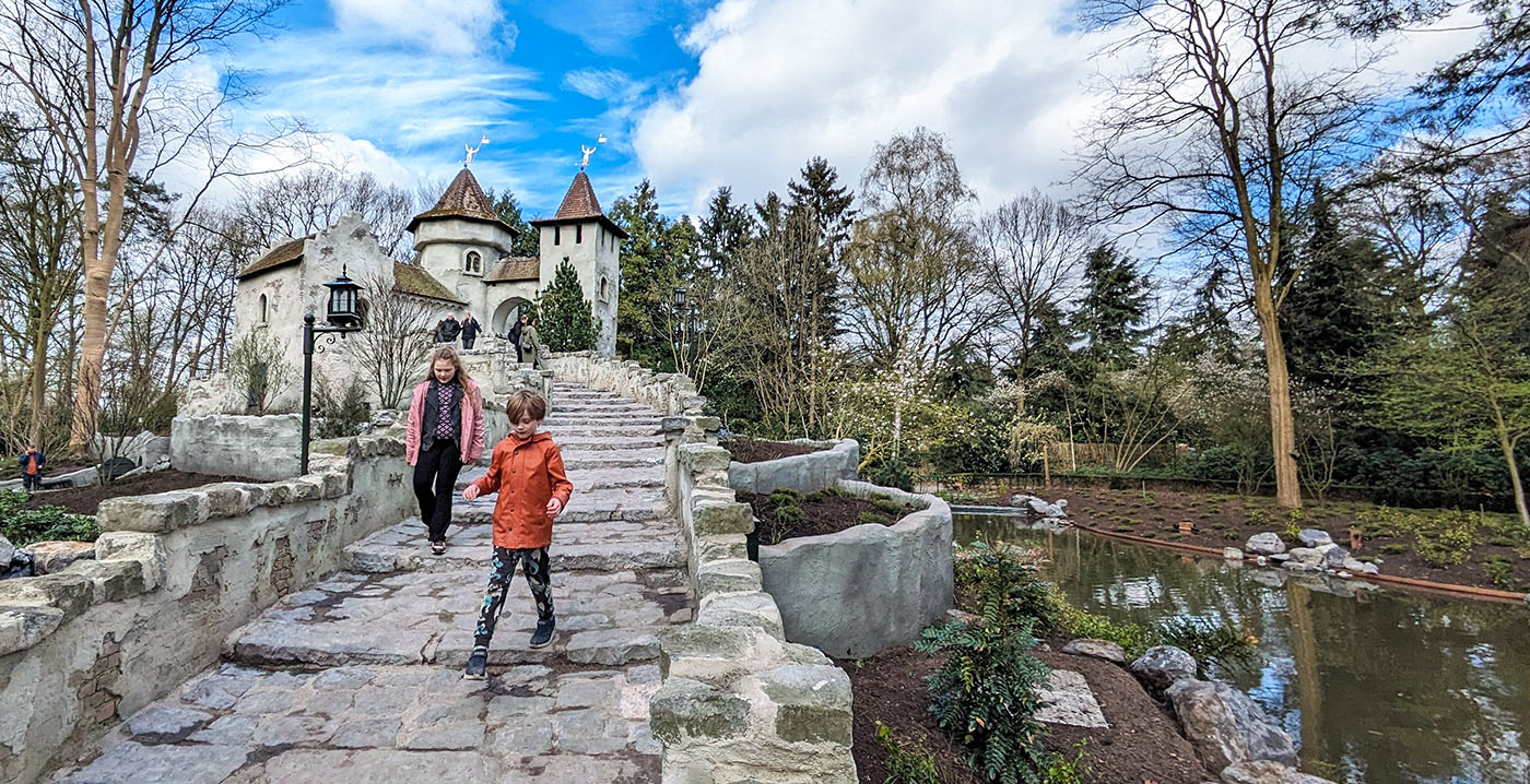 Foto's: Efteling-sprookje Doornroosje na ruim een half jaar weer toegankelijk