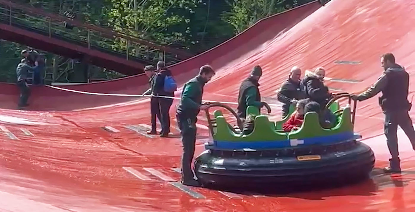 Video: bootje van splinternieuwe waterattractie Bellewaerde loopt vast, bezoekers geëvacueerd