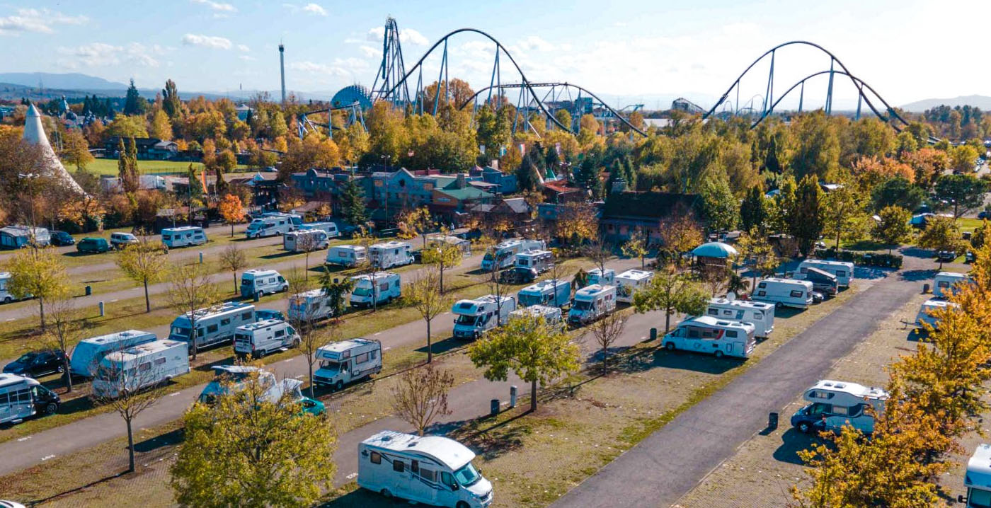 Poedel achtergelaten in busje bij Europa-Park: brandweer grijpt in