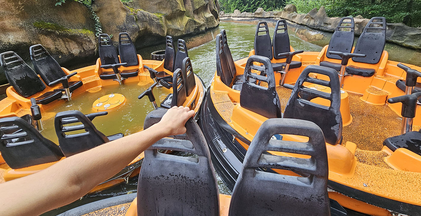 Evacuatie wildwaterbaan Walibi Belgium gaat fout: boot loopt vol, man valt in het water