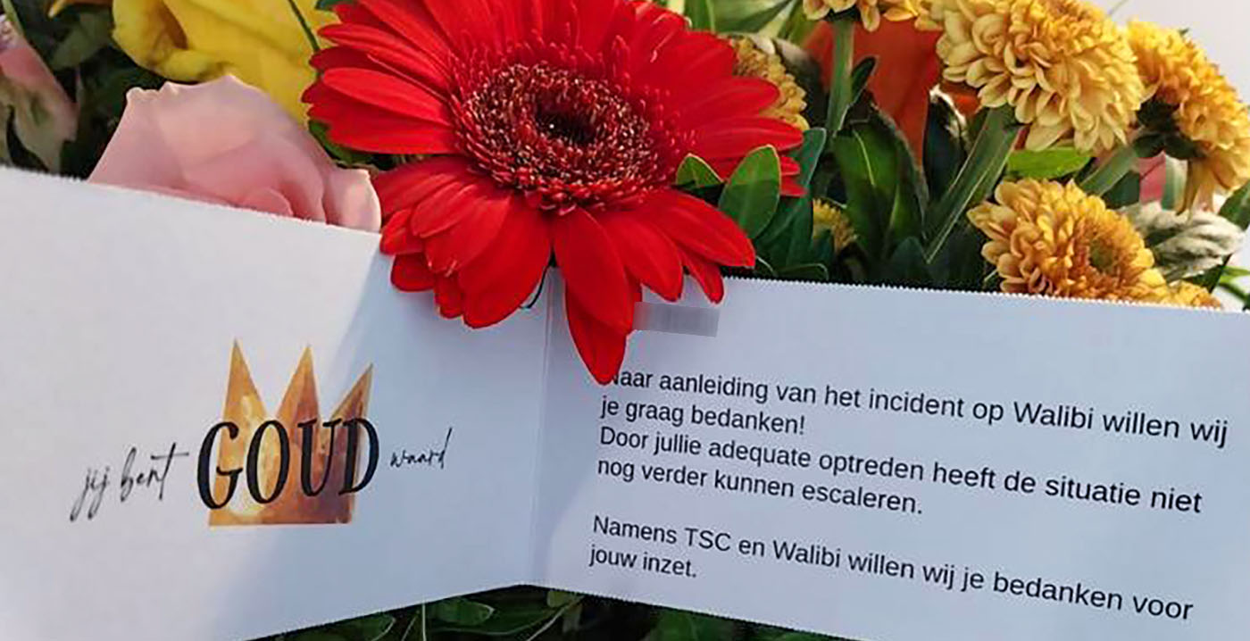 Beveiliger Walibi Holland krijgt bosje bloemen na incident