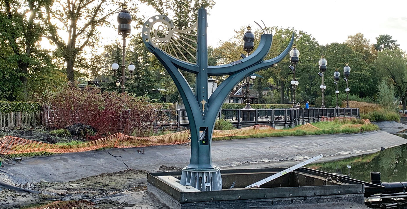 Foto's: nieuwe Bakens van Licht verrijzen bij Aquanura in de Efteling