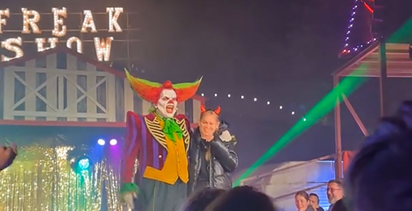 Video: Eddie de Clown onderbreekt Walibi-show voor tergend lang verjaardagsliedje