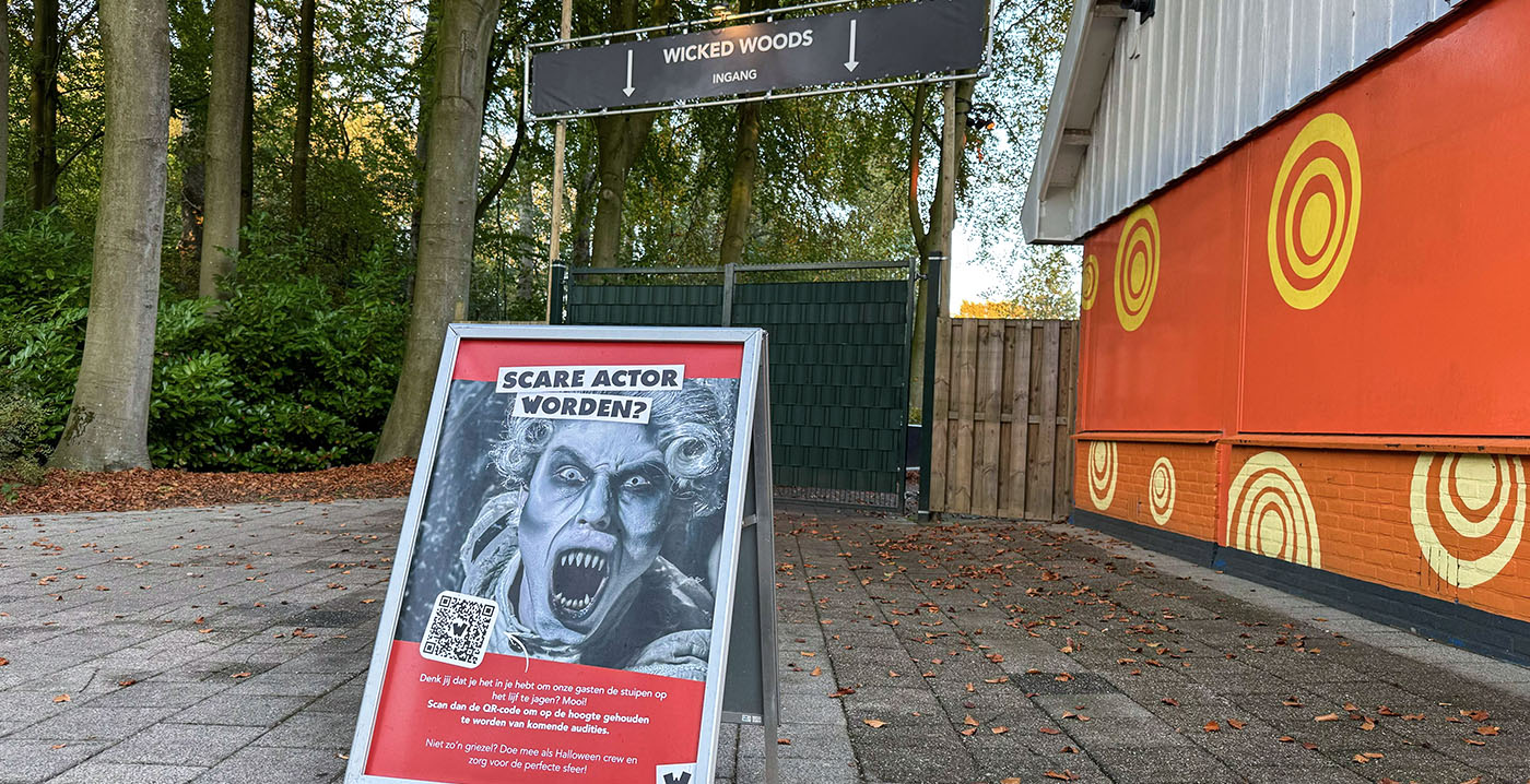 Opvallende reclameborden in Walibi Holland promoten vacature voor scare actor