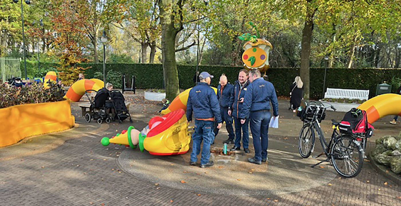 Oeps: toestel in Efteling-speeltuin omver gewipt