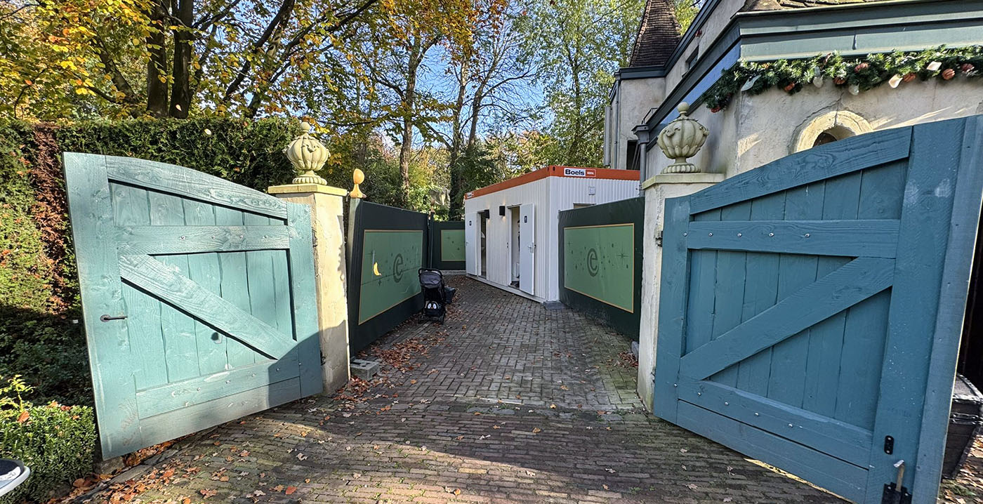 Efteling zet tijdelijk toiletblok neer in het Sprookjesbos