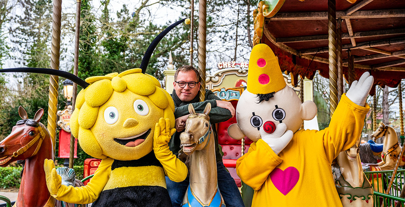 Medewerker Plopsaland daagt zichzelf uit: vijftig uur blijven zitten in draaimolen