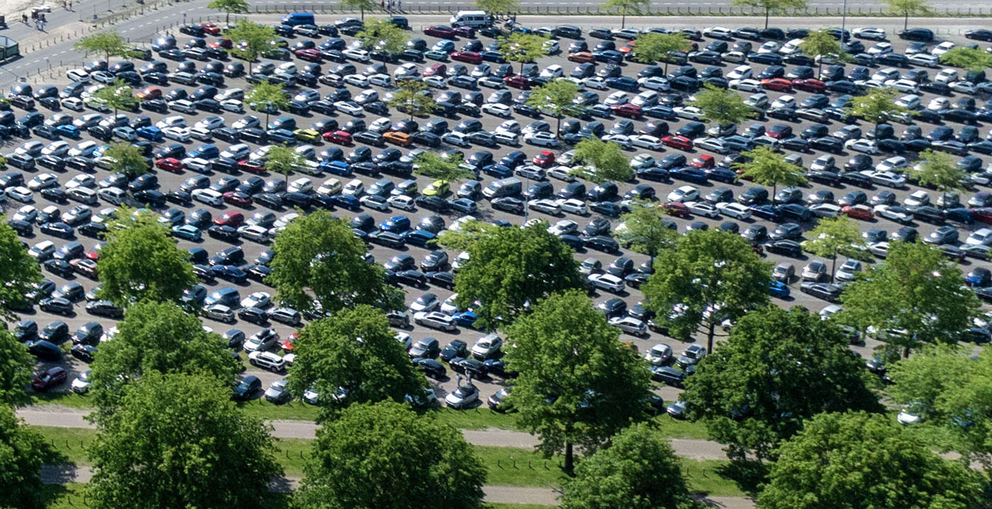 Plan voor betaalde parkeervergunning rond de Efteling van tafel: gemeenteraad biedt excuses aan