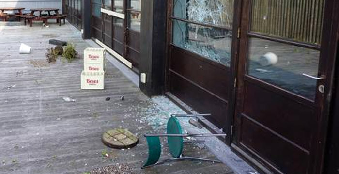 Jongeren slopen gesloten pretpark in België