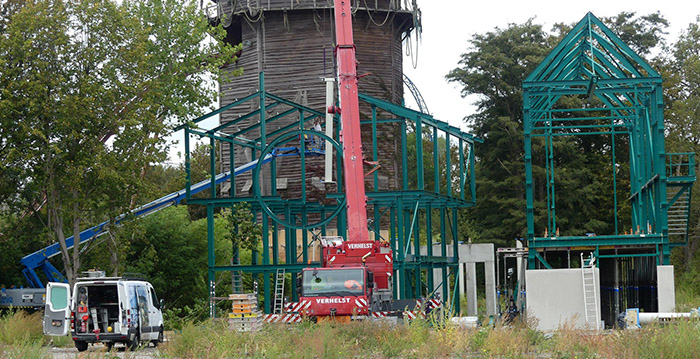 Foto's: station van nieuwe achtbaan Plopsaland krijgt vorm