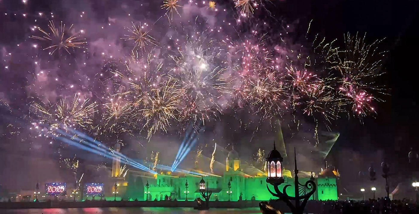 Video: oud en nieuw in de Efteling met groot vuurwerk en bijzonder entertainment