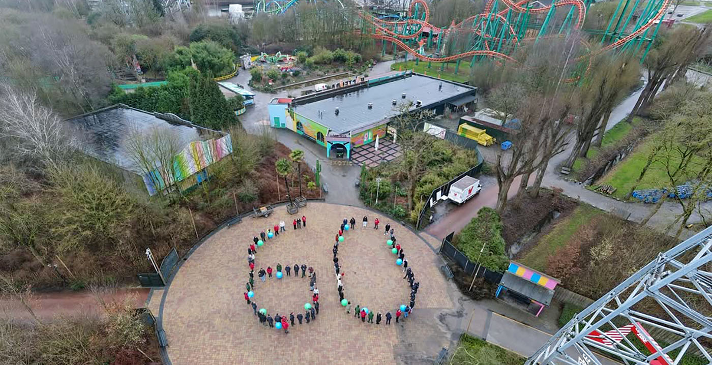 Collega's verrassen Walibi-directrice Mascha Taminiau voor 60e verjaardag