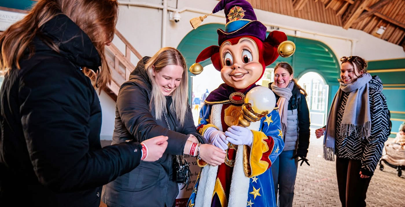 Valentijnsdag: Efteling deelt bandjes uit voor bezoekers op zoek naar liefde