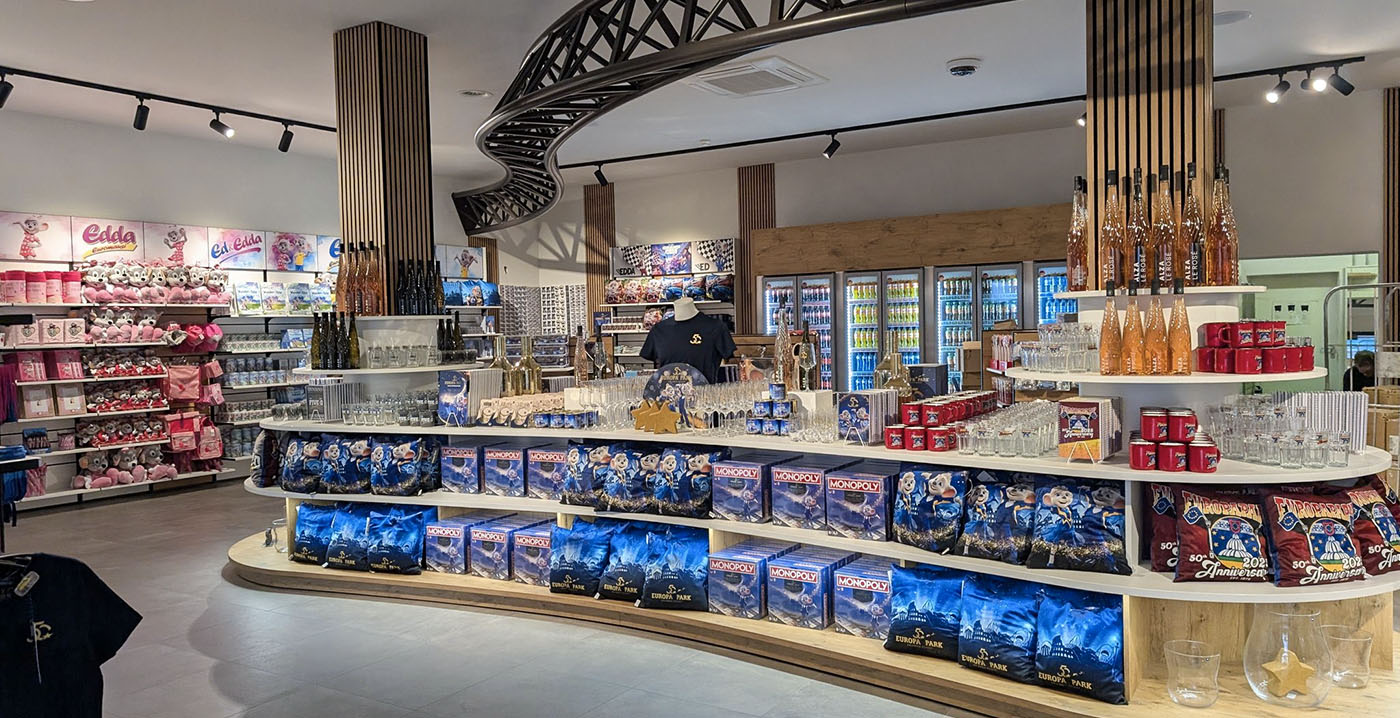 Nieuw interieur in grote souvenirwinkel Europa-Park: moderner en ruimer