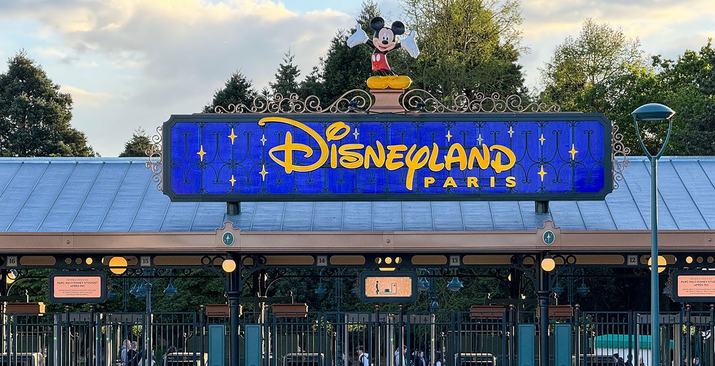 Opvallende wijziging in openingstijden Disneyland Paris: park sluit wekenlang om 22.40 uur