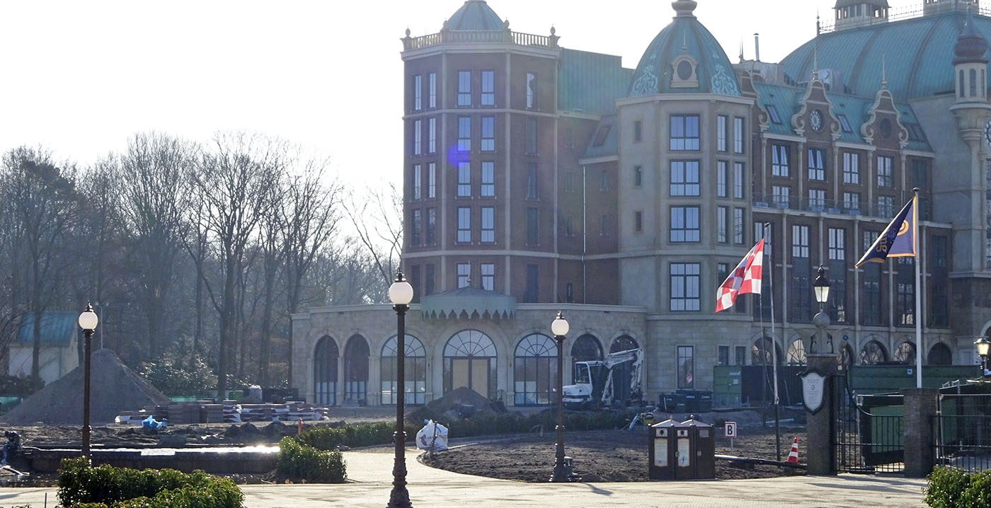 Video: haperende Efteling-omroep zorgt voor hilariteit