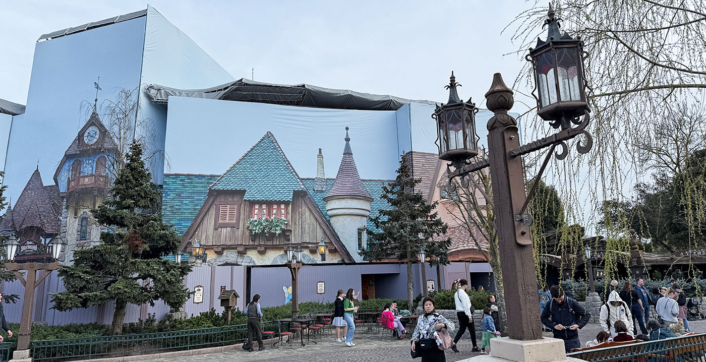 Enorme steigerconstructie in Fantasyland: Disneyland Paris renoveert Pinokkio-restaurant