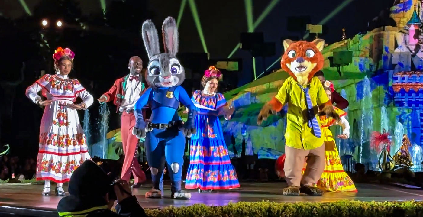 Video: bijzondere optredens bij nachtelijk feest in Disneyland Paris