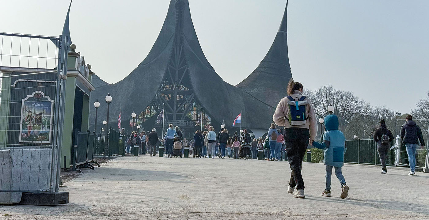 Voorplein Efteling weer toegankelijk: bezoekers hoeven niet meer om te lopen