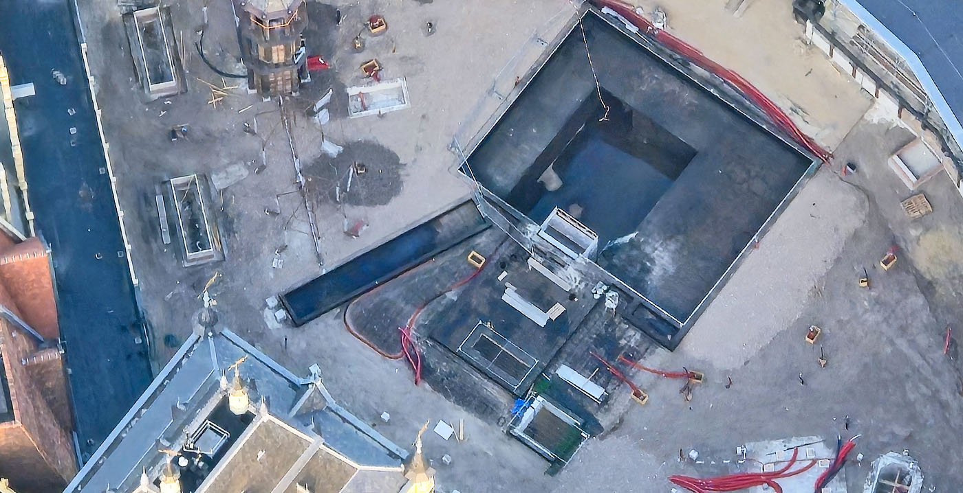 Exclusieve luchtfoto's van Raveleijn in de Efteling: gapend gat en nieuwe toren