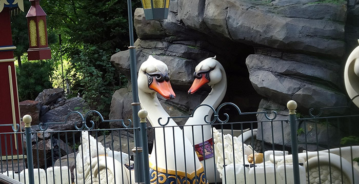 Beluister hier het verhaal van De Zes Zwanen in de Efteling