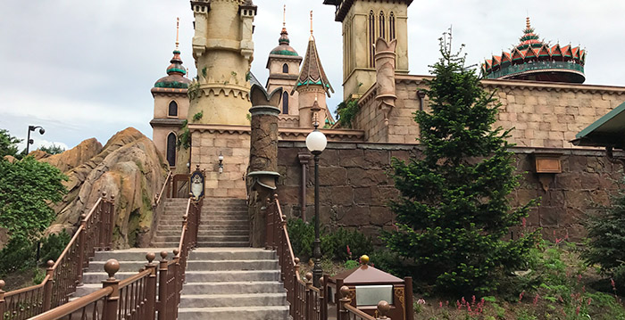 Foto's: een wandeling door de wachtrij van Symbolica in de Efteling