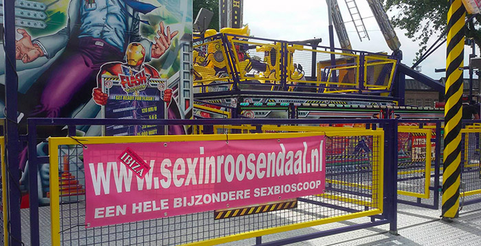 Kindermiddag op Tilburgse kermis: attractie maakt reclame voor seksbioscoop